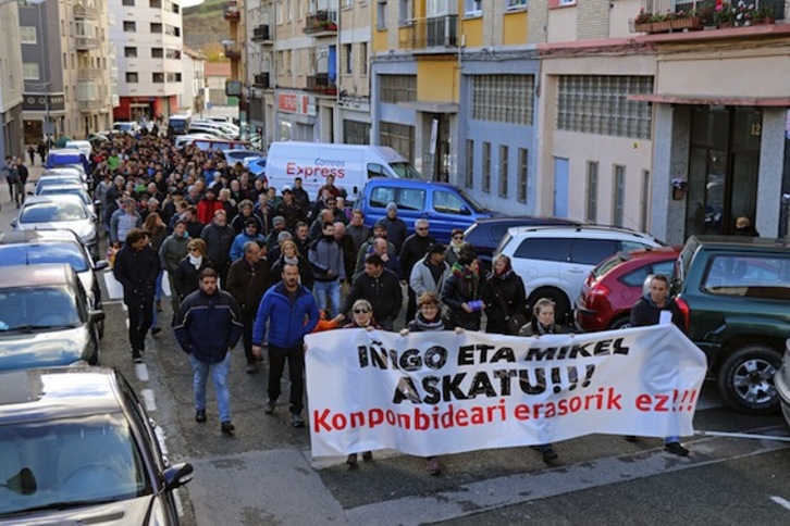 Manifestazioa Burlatan Gulina eta Barriosen askatasunaren alde. 