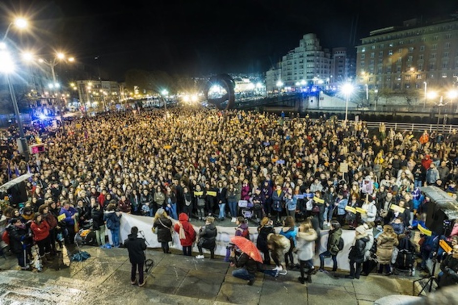 Bilboko Udaletxe atarian bukatu da manifestazioa. (Aritz LOIOLA/ARGAZKI PRESS)