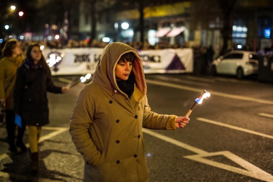 Suzien argitan abiatu da Bilboko manifestazioa. (Aritz LOIOLA/ARGAZKI PRESS)
