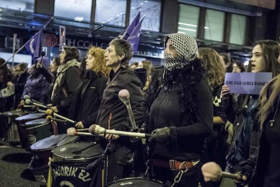 Batukada doinuak presente egon dira mobilizazioetako askotan. (Aritz LOIOLA/ARGAZKI PRESS)