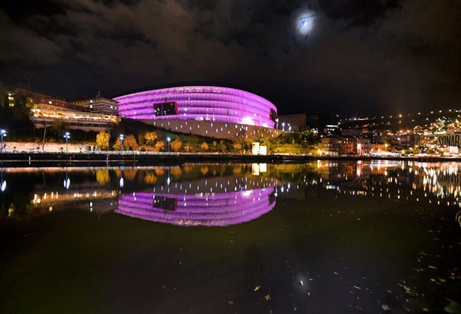 San Mames ere kolore lilaz jantzi da gaurko egunez. (ATHLETIC)