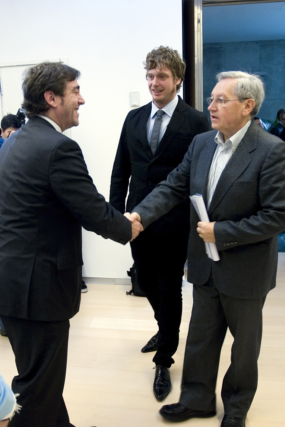 UPN Gobernutik ateratzeko gogor ahalegindu zen Aralar, baina 2007ko abuztuan bidea itxi zuen PSOEk. Irudian, Zabaleta PSNko Roberto Jimenezekin gero eginiko bilera (2009an). (Iñigo URIZ / ARGAZKI PRESS)