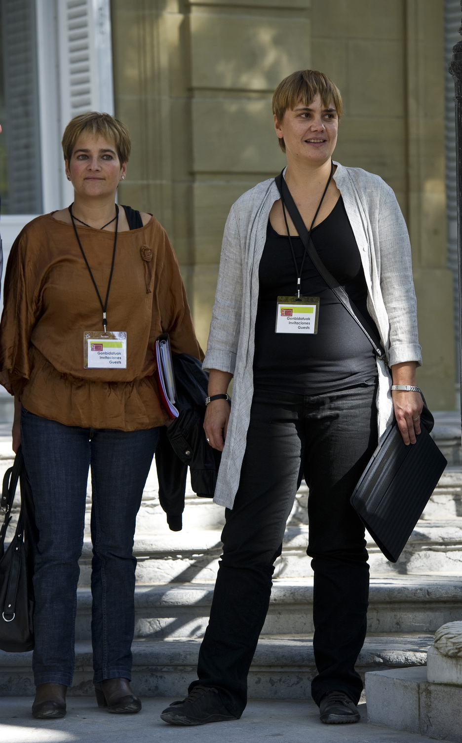 Protagonismo handirik gabe baina gogotsu hartu zuen parte Aralarrek Aieteko Konferentzian. Irudian, Rebeka Ubera LABeko Ainhoa Etxaideren ondoan. (Luis JAUREGIALTZO / ARGAZKI PRESS)