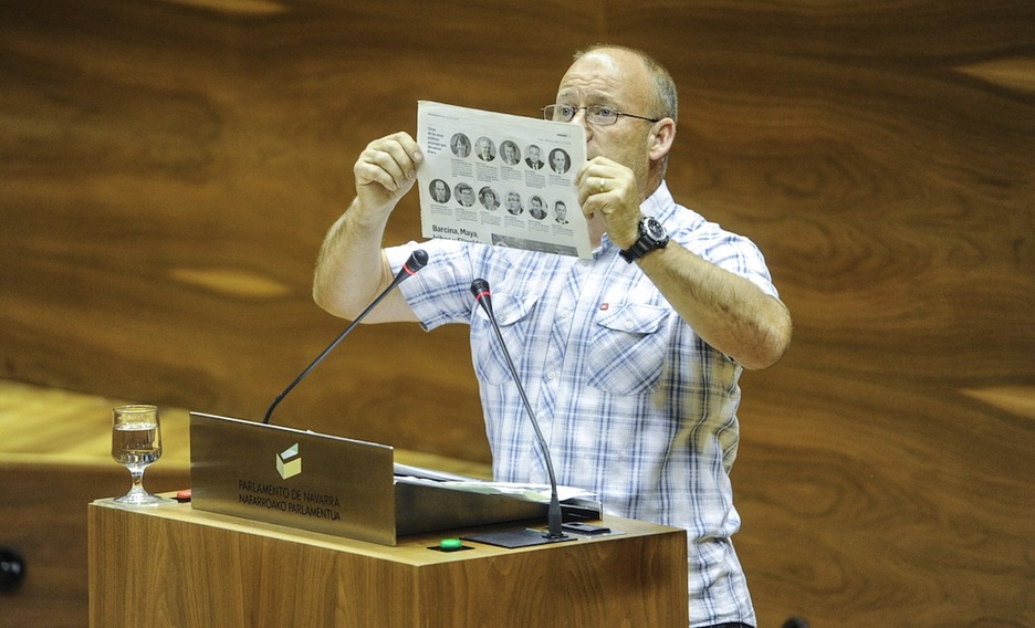 Yolanda Barcinaren aurkako zentsura mozioa bozkatu zen Iruñean 2013an. Ez zen aurrera atera, baina aldaketarako indarrak batu zituen, bidea erraztuz. Txentxo Jimenez irudian. (Jagoba MANTEROLA / ARGAZKI PRESS)
