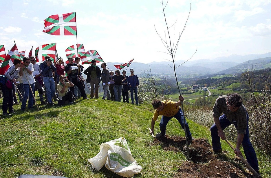 Nafarroan izan zuen indar gehien Aralarrek bere hastapenean (2001ean alderdi bilakatu zen) eta bertan, Amaiurren, ospatu zuen bere lehenenego Aberri Eguna. (Andoni CANELLADA / ARGAZKI PRESS)