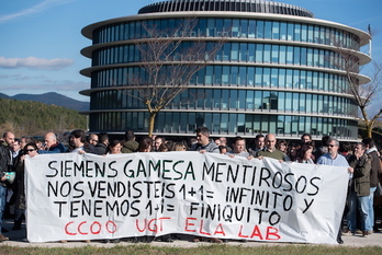 Concentración de los trabajadores de Siemens Gamesa en Sarriguren. (Iñigo URIZ/ARGAZKI PRESS)