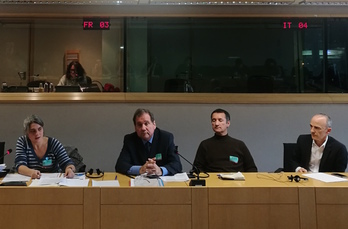 Funosas, Brisson y Mouesca, junto al eurodiputado vasco Josu Juaristi en Bruselas. (BAKE BIDEA)