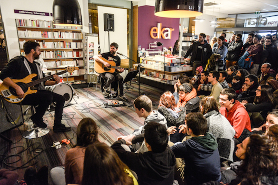 "Infrasoinuak" diskoa aurkeztu du Berri Txarrak taldeak Baionan. ©Isabelle Miquelestorena