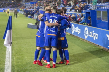 Los jugadores celebran el tanto de Bojan. (Juanan RUIZ/ARGAZKI PRESS)