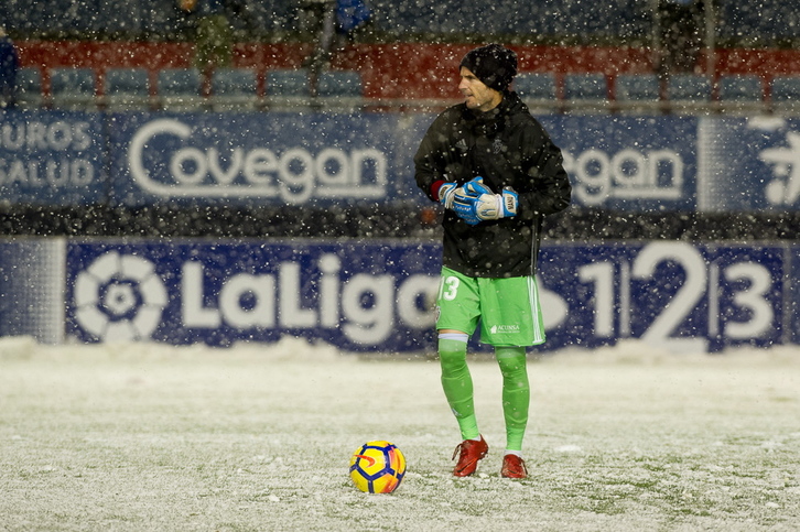 El partido entre Osasuna y Nástic fue suspendido por la nieve. (Iñigo URIZ / ARGAZKI PRESS)