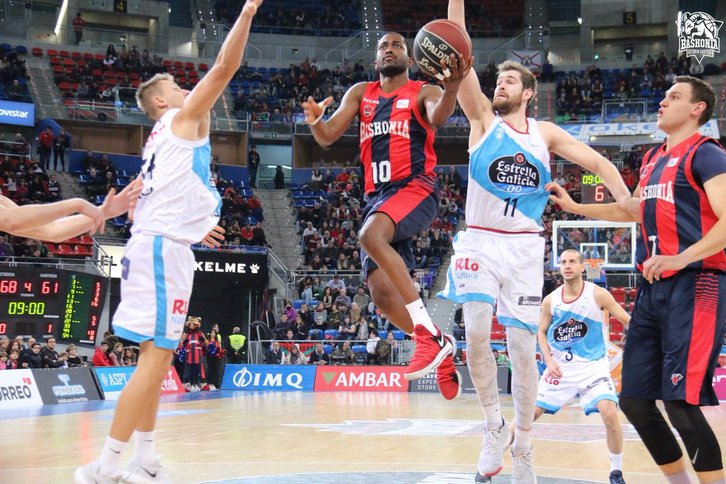 Los visitantes ha llegado vivos a los últimos minutos del partido. (@Baskonia)