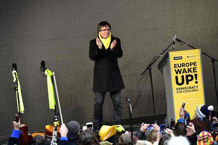 Puigdemont, en el acto final de la marcha de Bruselas. (Emmanuel DUNAND / AFP) 