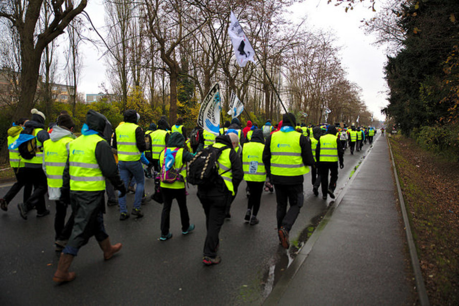Ibilbidea ez da aurreikusitakoa bezain luzea izan, segurtasun kontuak tarteko une bat autobusez egin dute. Ibilbidea ez da aurreikusitakoa bezain luzea izan, segurtasun kontuak tarteko une bat autobusez egin dute.