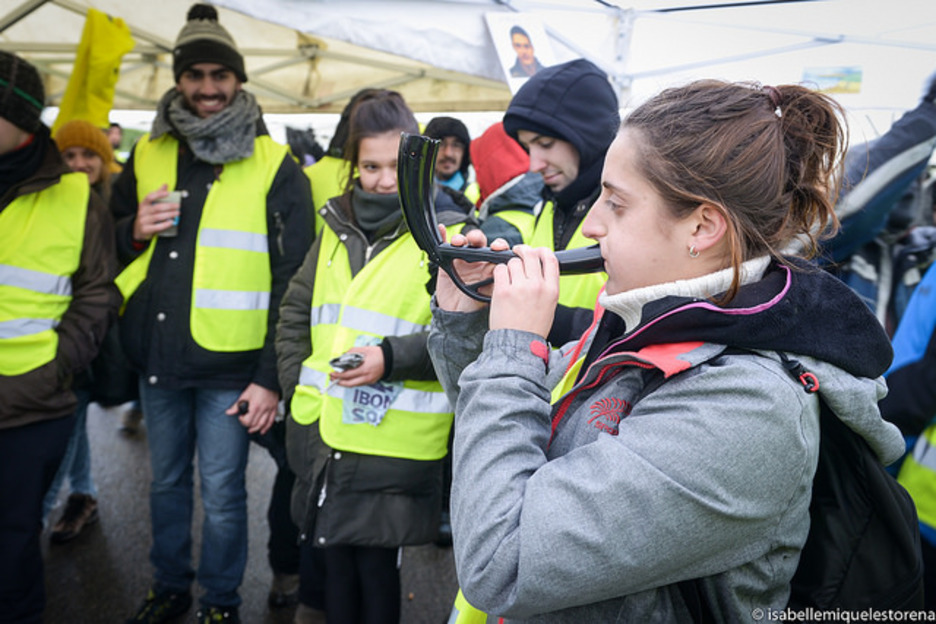 Bazkalorduan, hotzari aurre egiteko, alboka doinuek ere eman dute dantzarako aitzakia.