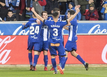Los babazorros festejan el primer gol, marcado por Ibai. (Juanan RUIZ / ARGAZKI PRESS)