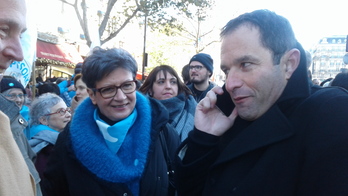 Benoît Hamon a participé à la manifestation en faveur du processus de paix au Pays Basque. © Maite Ubiria