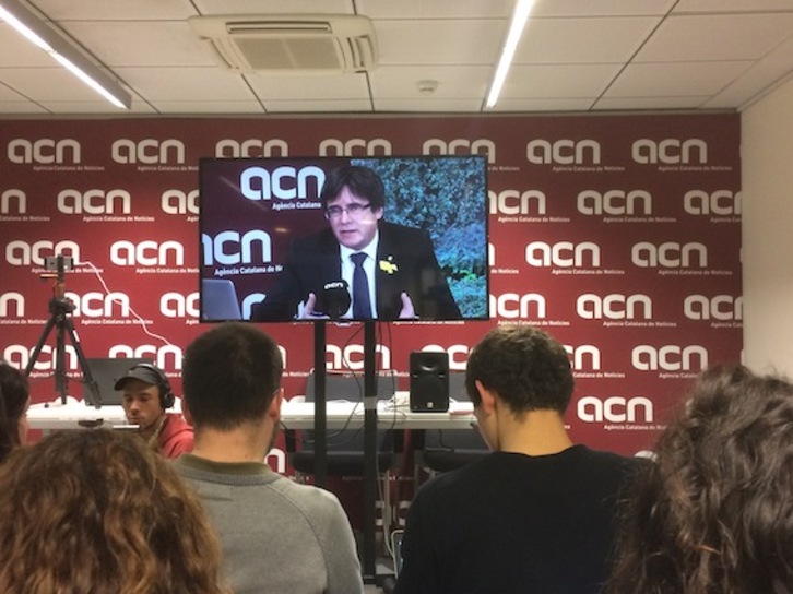 El president, Carles Puigdemont, en la teleconferencia a través de la cual ha contestado la preguntas de la prensa. (NAIZ.EUS)