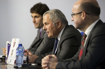 El director general de Osasuna, Fran Canal, durante su intervención sobre el preaval de la candidatura de Lafón. (OSASUNA)