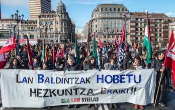 Cabecera de la manifestación de Bilbo. (Marisol RAMÍREZ/ARGAZKI PRESS)