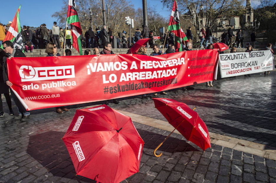CCOO sindikatuak ere mobilizatzeko deia egin du. (Marisol RAMIREZ/ARGAZKI PRESS) CCOO sindikatuak ere mobilizatzeko deia egin du. (Marisol RAMIREZ/ARGAZKI PRESS)