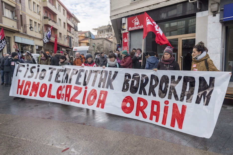 Fisioterapeutak, Gasteizen. (Juanan RUIZ/ARGAZKI PRESS) Fisioterapeutak, Gasteizen. (Juanan RUIZ/ARGAZKI PRESS)