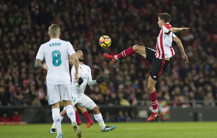 Iturraspe se lesionó contra el Real Madrid en San Mamés. (Marisol RAMIREZ / ARGAZKI PRESS)