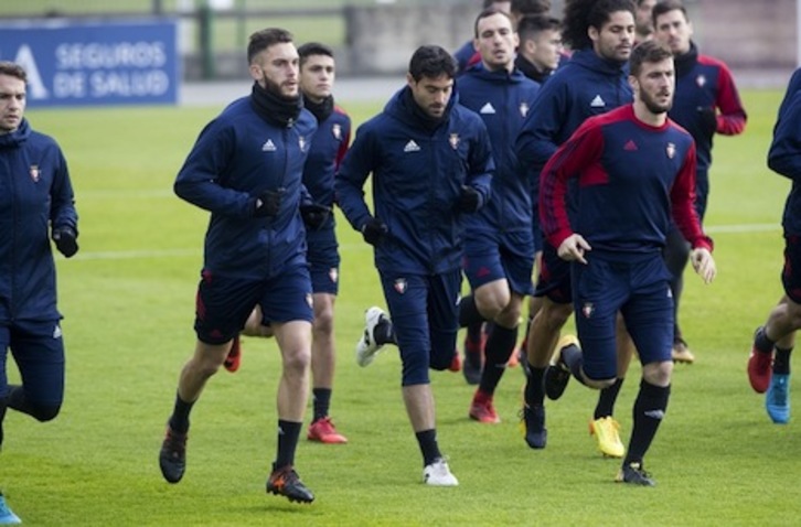 Torres, entrenando en Taxoare con el resto de la plantilla rojilla. (OSASUNA)