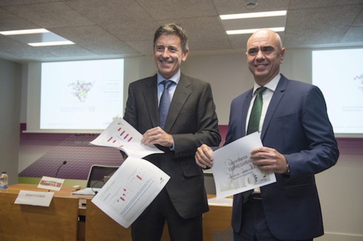 Joseba Madariaga y Xabier Egibar, en la presentación de las previsiones. (Monika DEL VALLE/ARGAZKI PRESS)