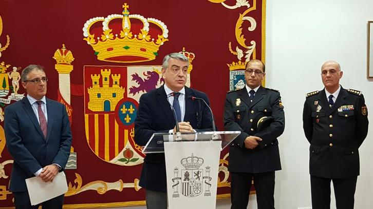 El delegado del Gobierno español, Javier de Andrés, durante la rueda de prensa para explicar el operativo. (Delegación del Gobierno)