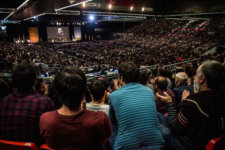 Ia 15.000 bertsozale elkartu dira BECen. (Marisol RAMIREZ/ARGAZKI PRESS)