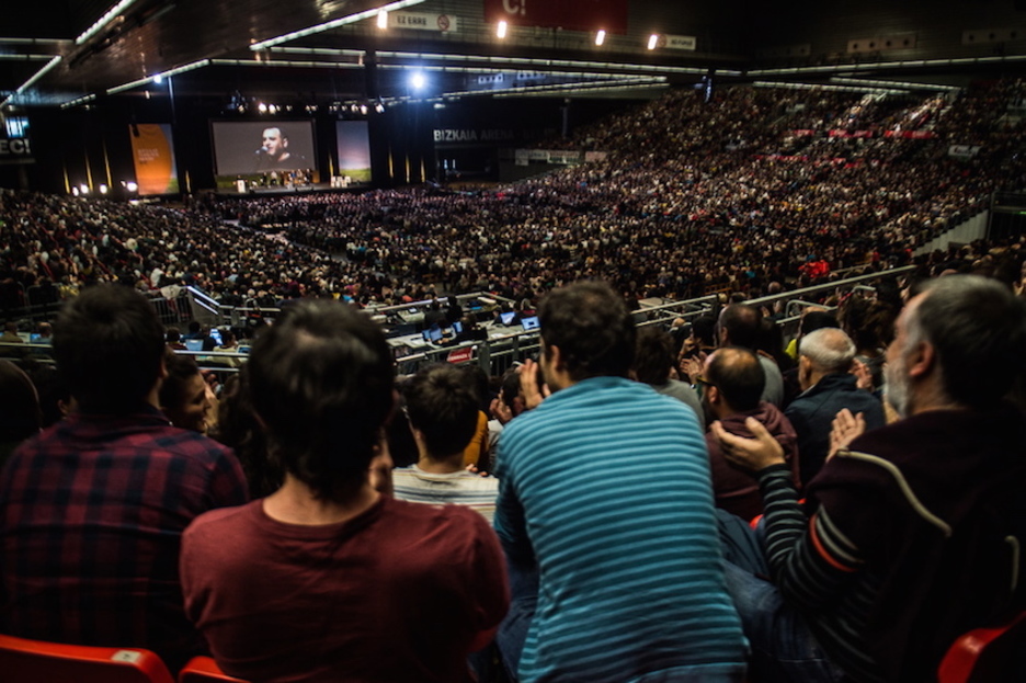 Ia 15.000 bertsozale elkartu dira BECen. (Marisol RAMIREZ/ARGAZKI PRESS)