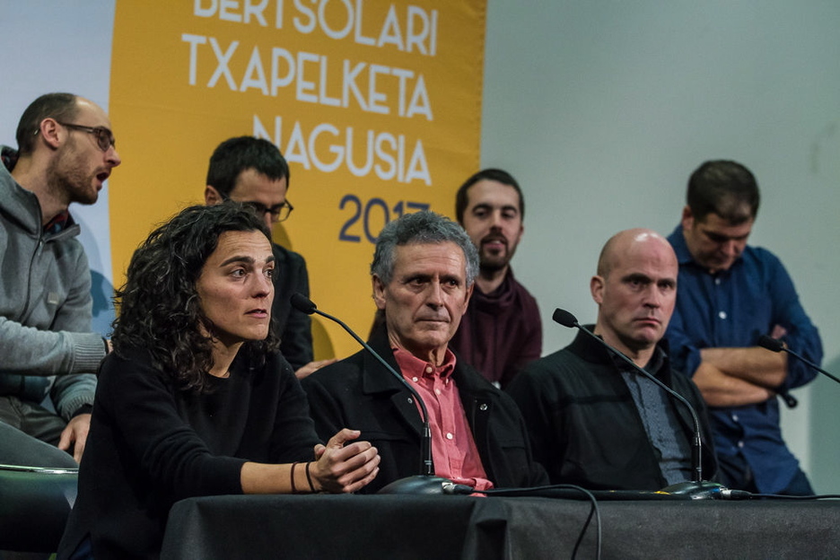 Bertsolariak, finalaren osteko prentsaurrean. (Aritz LOIOLA/ARGAZKI PRESS)