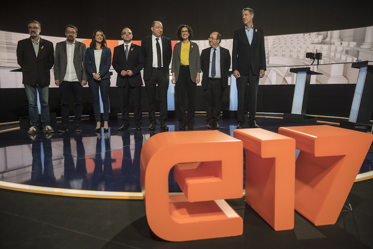 Los candidatos antes del inicio del debate. (Jagoba MANTEROLA | ARGAZKI PRESS)