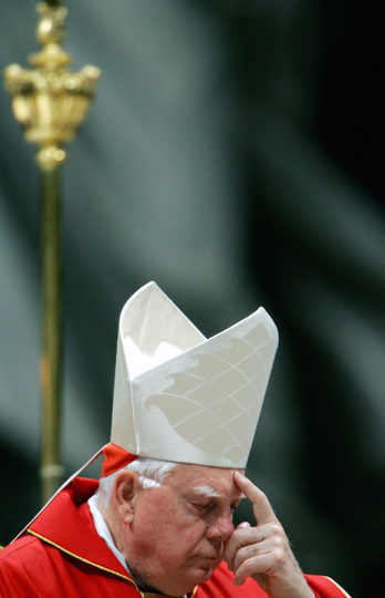 El cardenal Law, en una imagen de 2005. (Thomas COEX/AFP)