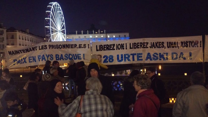 Jon Kepa Paroten askatasunaren aldeko elkarretaratzea egin dute Baionan. (@BagoazGo)