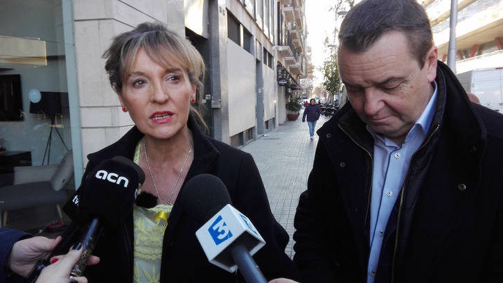 Martina Anderson y Mark Desmesmaeker durante su comparecencia ante los medios, hoy en Barcelona.