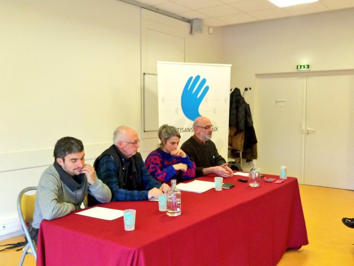 Comparecencia de Bake Bidea y Sare en Baiona. (@BakeBidea)