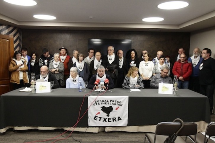 Rueda de prensa en Bilbo sobre la situación del preso Ibon Iparragirre tras la decisión del Juzgado de Vigilancia Penitenciaria. (Aritz LOIOLA/ARGAZKI PRESS)