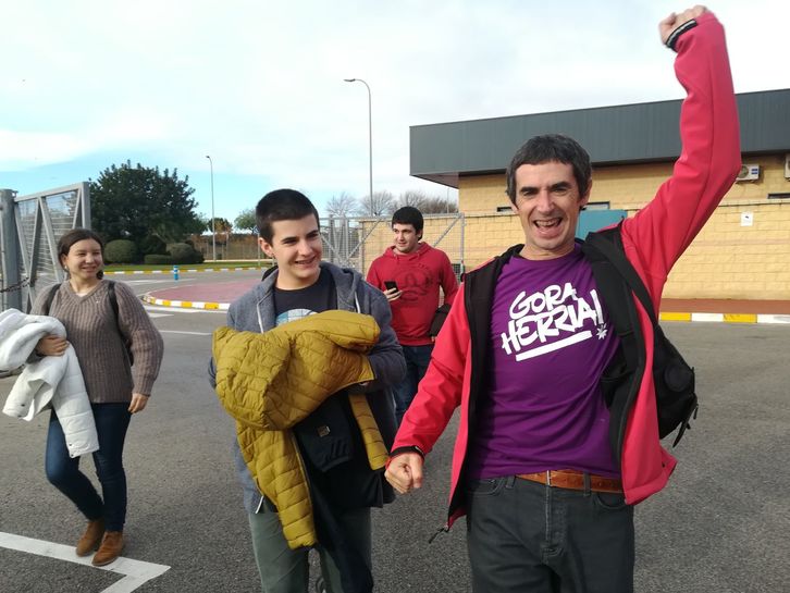 Txema Matanzas, a su salida de la prisión Puerto III. (@sortu_santurtzi)
