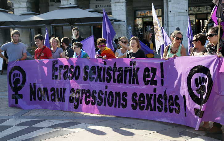 Rassemblement de plusieurs associations contre les agressions sexistes à Bayonne, le 3 août 2017. © Bob EDME