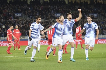 2014tik babesten du Qbaok Reala. (Gorka RUBIO/ARGAZKI PRESS)