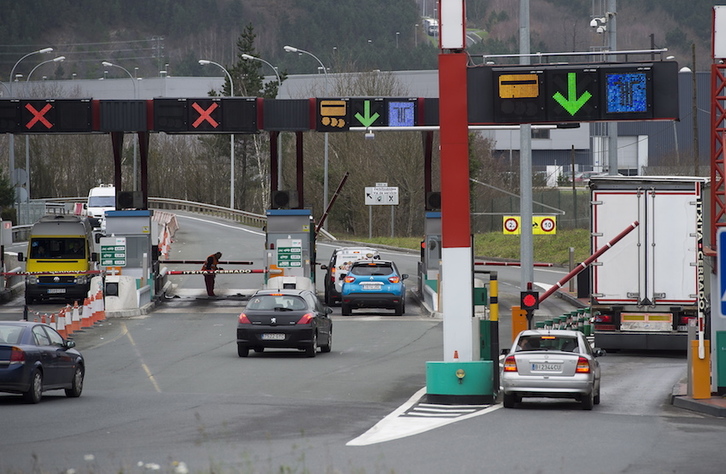 Peaje de Zornotza, en una imagen de archivo. (Luis JAUREGIALTZO/FOKU)