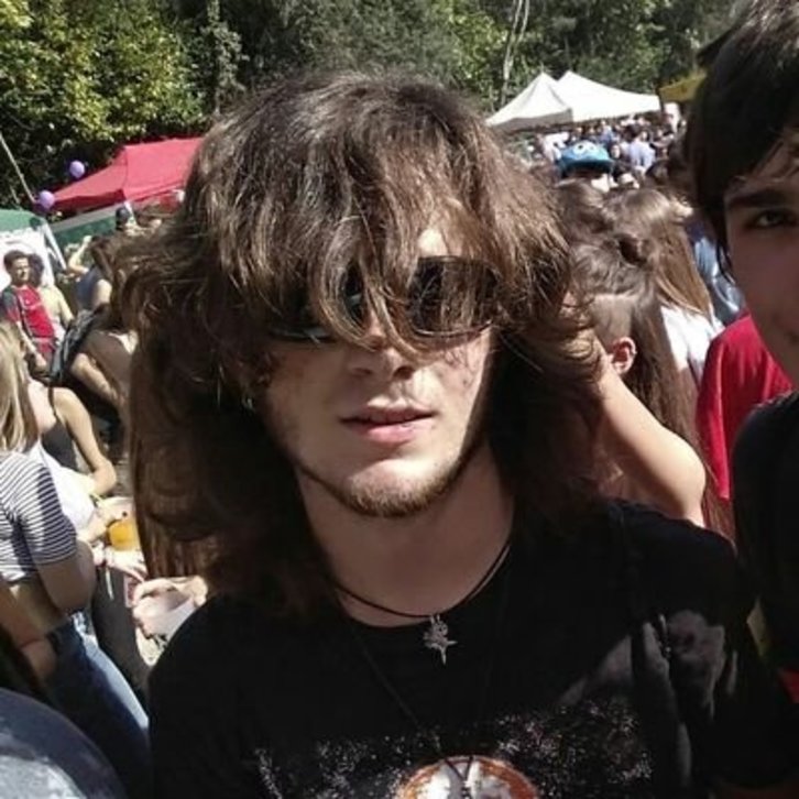 Twitterreko perfilean erabiltzen duen irudia.