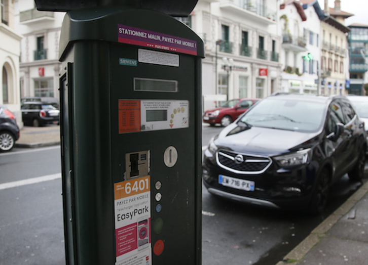 Contrairement à Anglet, le stationnement est payant à Saint-Jean-de-Luz. © Bob Edme 
