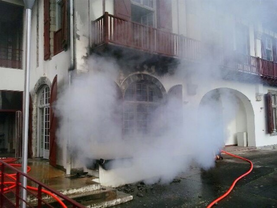 Sutea Seaskak Kanbon dituen bulegoetan. 