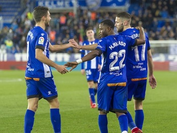 Los jugadores del Alavés celebran el tanto de Pedraza. (Juanan RUIZ/ARGAZKI PRESS)