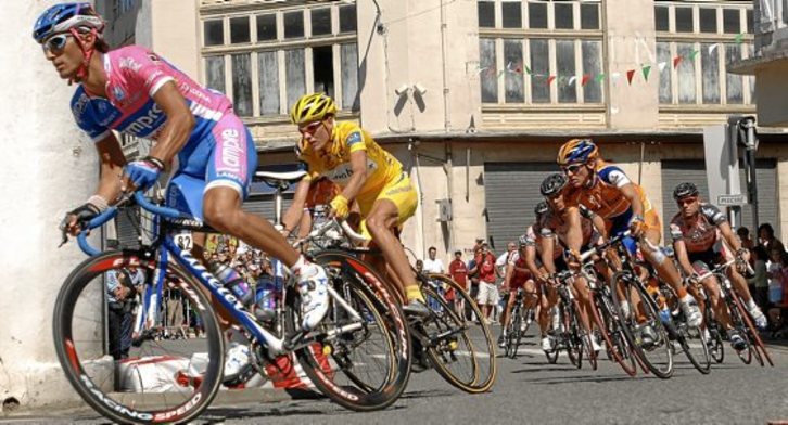 A plusieurs reprises, les communes du Pays Basque ont accueilli le Tour de France, come Mauléon en 2007. © Gaizka IROZ