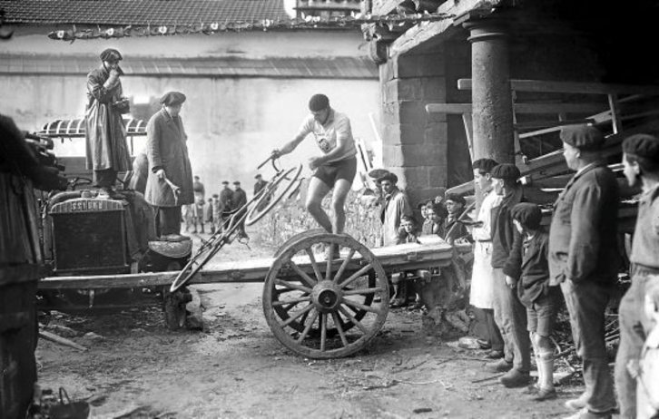 Kutxateka. Fotocar funtsa. Ricardo Martin