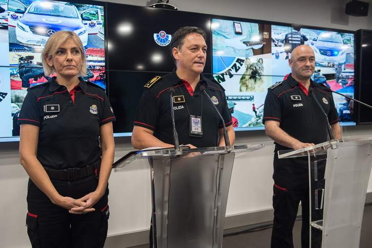 Rueda de prensa de responsables de la Ertzaintza en Erandio. (Luis JAUREGIALTZO / ARGAZKI PRESS)