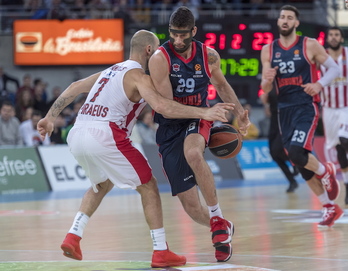 El baskonista Patricio Garino, en un momento del partido. (Juanan RUIZ/ARGAZKI PRESS)